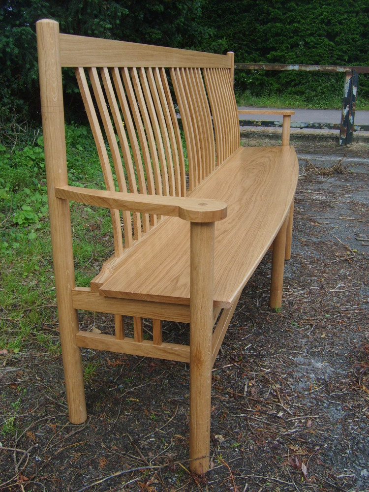 Long lath back bench